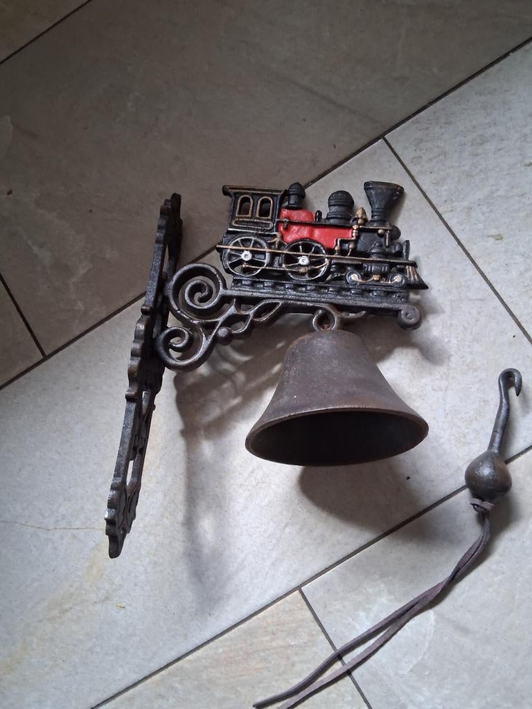 Buitenbel met locomotief, gietijzer, Ophalen of Verzenden, Zo goed als nieuw, Draadloos