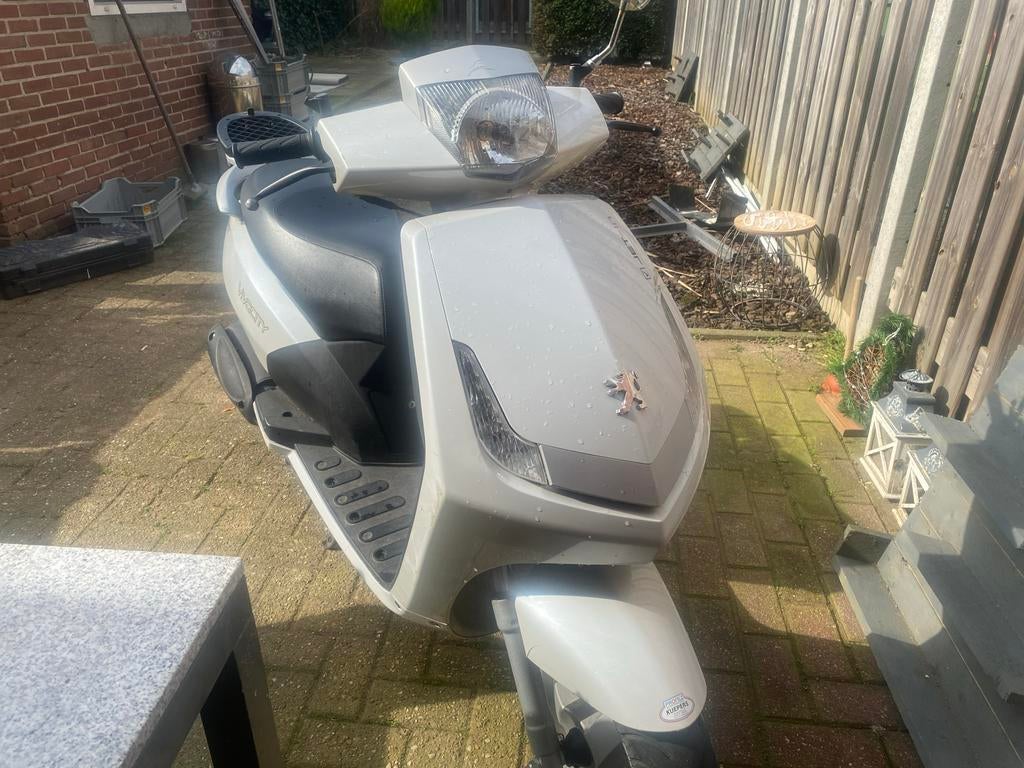 Peugeot Snorscooter uit 2009 - 49cc - Ruilen mogelijk, Fietsen en Brommers, Snorfietsen en Snorscooters, Ophalen, Gebruikt, Benzine