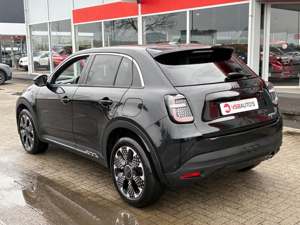 Fiat 600 1.2 HYBRID LA PRIMA 110PK AUT. LEER NAVI CAMERA CAR, Auto's, Fiat, Automaat, Gebruikt, 1199 cc, Met garantie (alle)