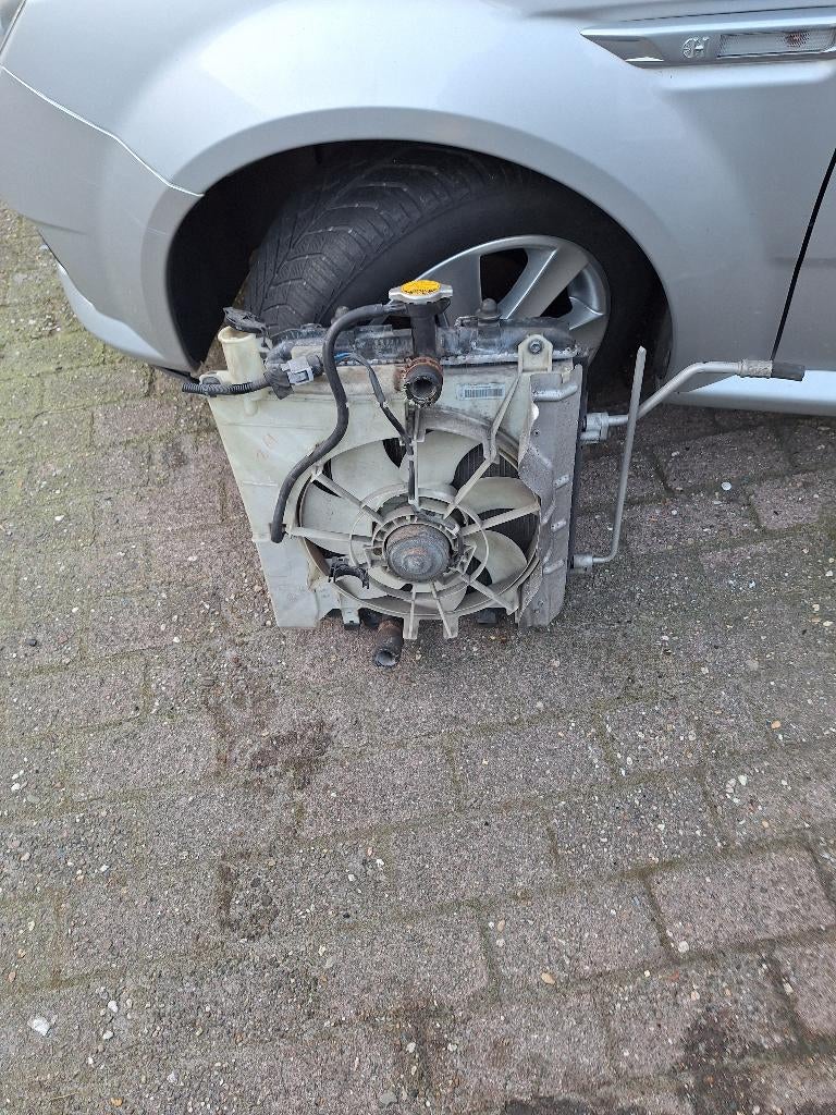 Onderdelen Toyota AYGO, Auto-onderdelen, Carrosserie en Plaatwerk, Ophalen of Verzenden, Voor, Toyota, Spatbord