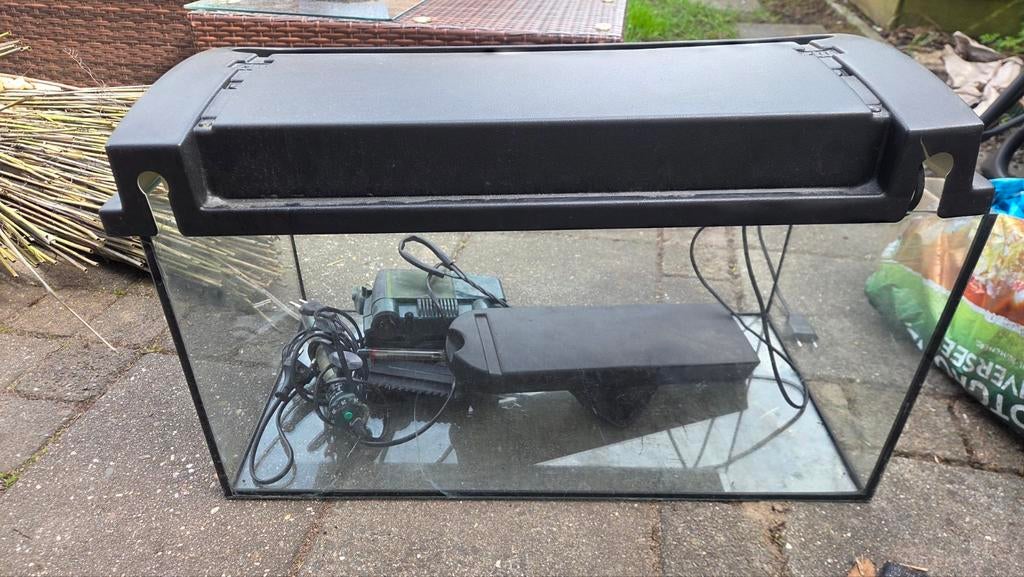 Aquarium met toebehoren., Ophalen, Zo goed als nieuw, Leeg aquarium