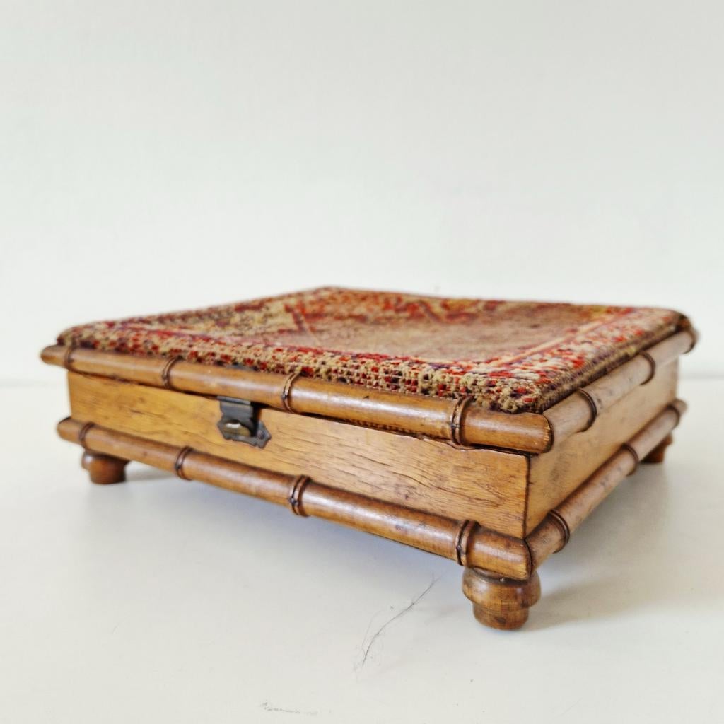 Antieke faux juwelen doos kist schatkist met pers, Verzenden