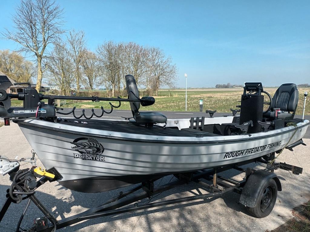 Zeer rijk uitgeruste visboot, 10 tot 30 pk, Ophalen of Verzenden, 3 tot 6 meter, Buitenboordmotor