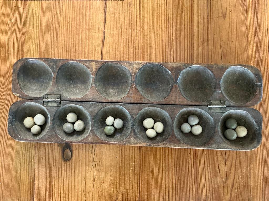 Mancala spel - Handgemaakt houten bordspel met stenen, Een of twee spelers, Ophalen of Verzenden, Gebruikt, Reisspel