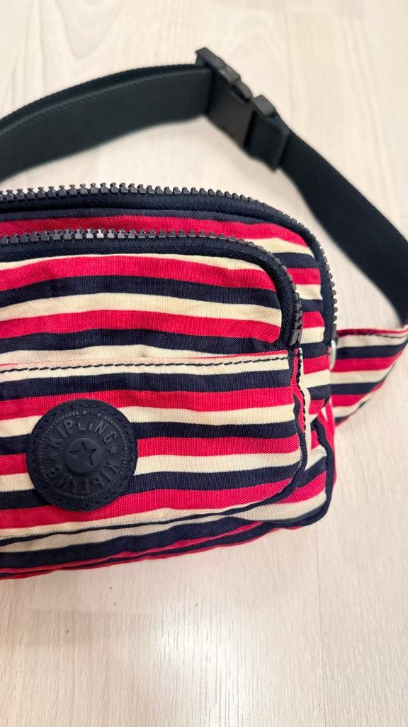 Kipling heuptasje gestreept, Sieraden, Tassen en Uiterlijk, Tassen | Damestassen, Ophalen of Verzenden, Gebruikt, Rood, Overige typen