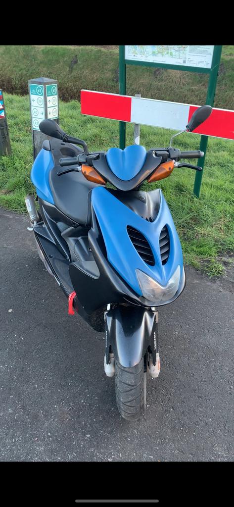 Yamaha arox, Fietsen en Brommers, Ophalen, Zo goed als nieuw, Aerox