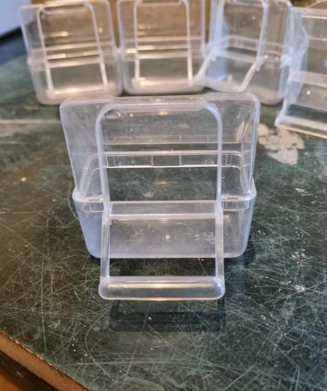 Voerbakjes draadkooien, Ophalen, Eten en Drinken