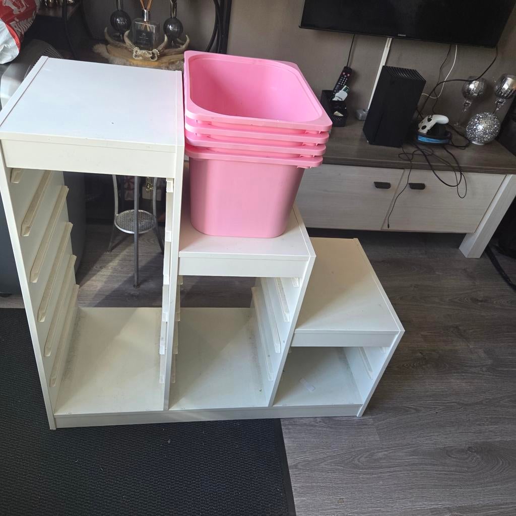 Opbergrek/Kastje met roze bakken gratis af te halen, Kinderen en Baby's, Ophalen of Verzenden, Gebruikt, Kast