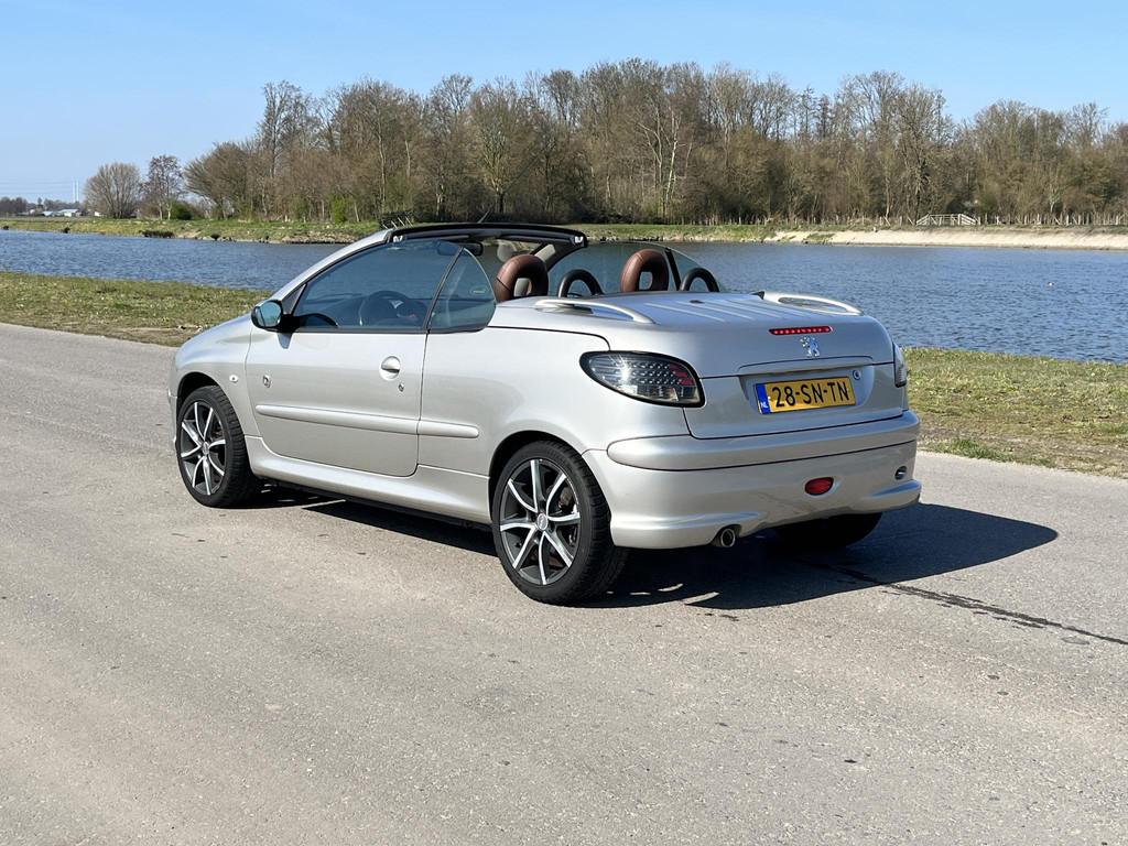 Peugeot 206 CC 1.6-16V Roland Garros Clima, radio, Voorwielaandrijving, Gebruikt, 4 cilinders, Cabriolet