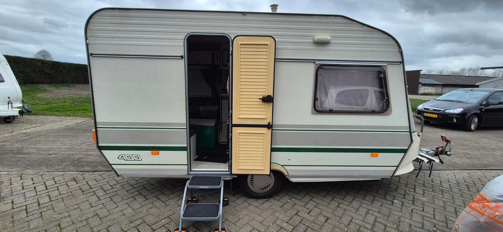 Chateau Chiara Trophee 380 Incl. voortent 1994, Caravans en Kamperen, Caravans, Particulier, tot en met 4, Chateau, Koelkast, Ophalen
