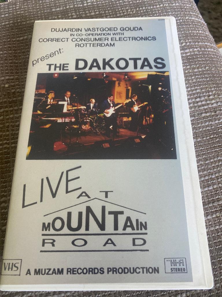 The Dakotas : Live At Mountain Road ( VHS videoband), Cd's en Dvd's, VHS | Film, Alle leeftijden, Ophalen of Verzenden, Zo goed als nieuw