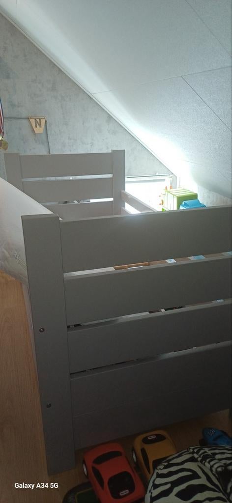 Kleuterbed, Kinderen en Baby's, Kinderkamer | Bedden, Lattenbodem, 85 tot 100 cm, Zo goed als nieuw, 140 tot 160 cm