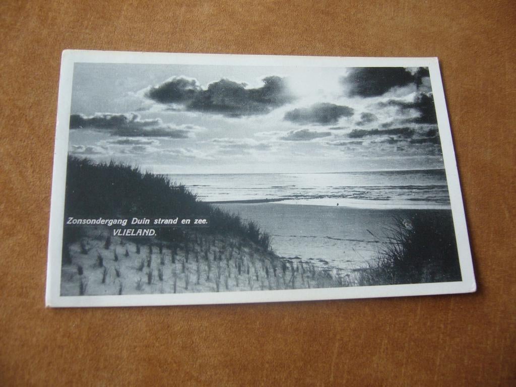 VLIELAND  =  ZONSONDERGANG DUIN STRAND EN ZEE  1933, Verzamelen, Ansichtkaarten | Nederland, Ophalen of Verzenden, 1920 tot 1940