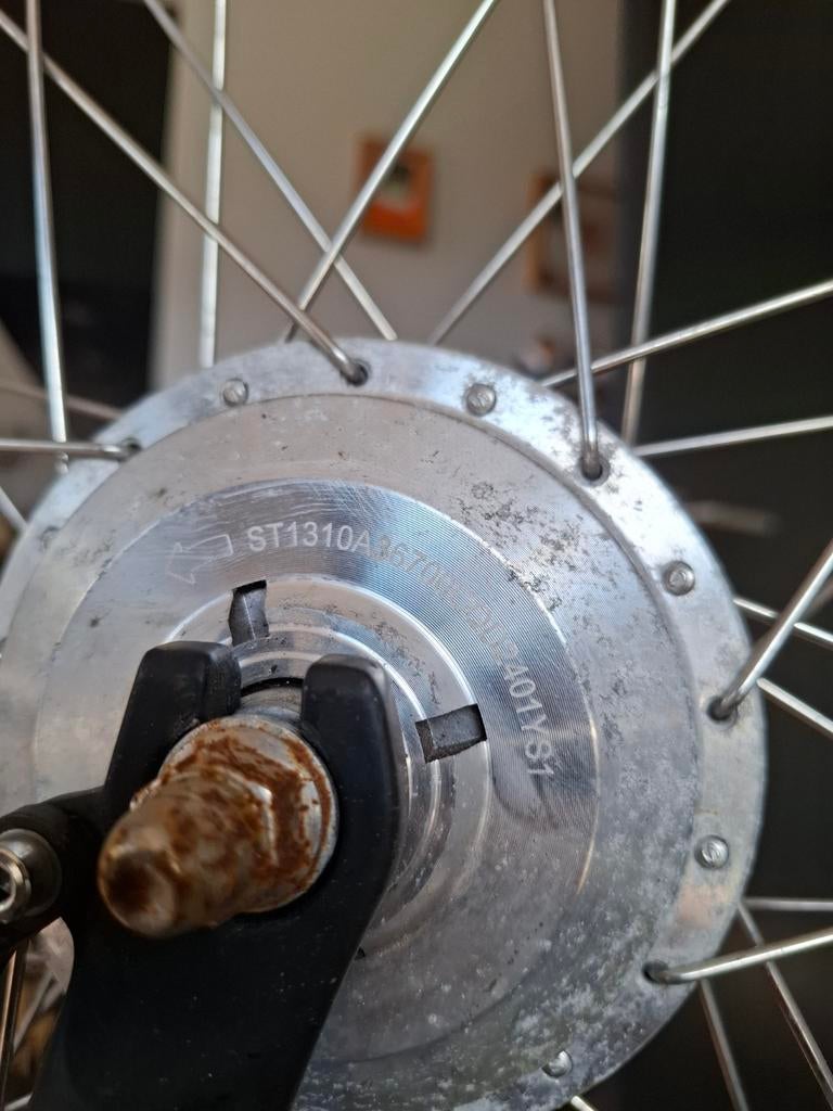 Gezocht: Voorwiel motor Stella Vicenza (ST1310A, 9-pins), Fietsen en Brommers, Ophalen of Verzenden