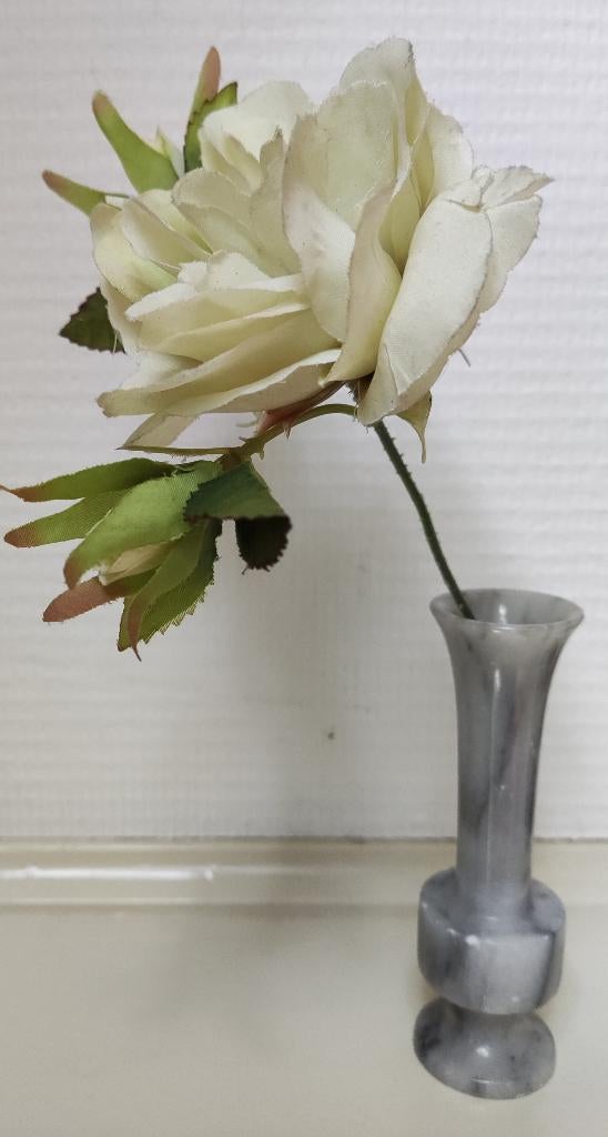 Mini vaasje, marmer, Huis en Inrichting, Woonaccessoires | Vazen, Ophalen of Verzenden, Overige kleuren, Overige materialen, Minder dan 50 cm