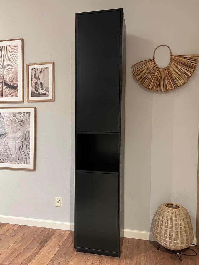 Woood Finca zwarte wandkast | ZGAN, Ophalen, Met deur(en), 200 cm of meer, Zo goed als nieuw