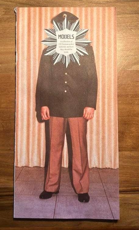 132 Duitse politie uniformen (Kessels Kramer 2005, Boeken, Ophalen of Verzenden, Tweede Wereldoorlog, Zo goed als nieuw