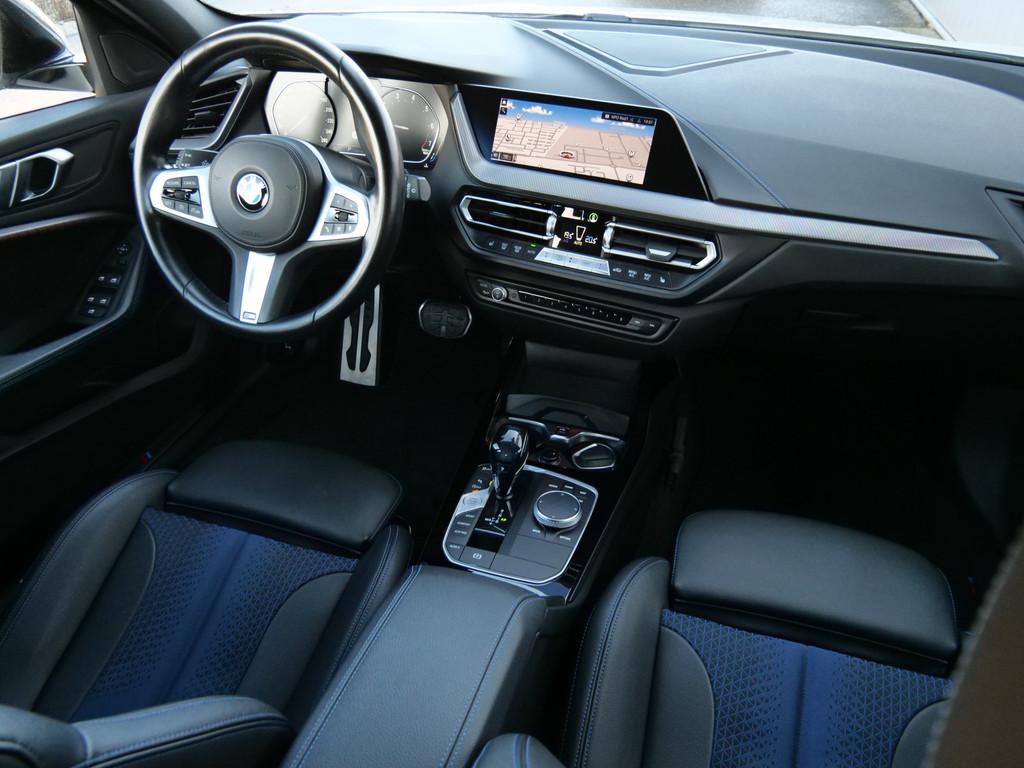 BMW 1-serie 118i High Executive 136 Pk Automaat Navi / Apple, 136 pk, Gebruikt, Leder en Stof, Wit