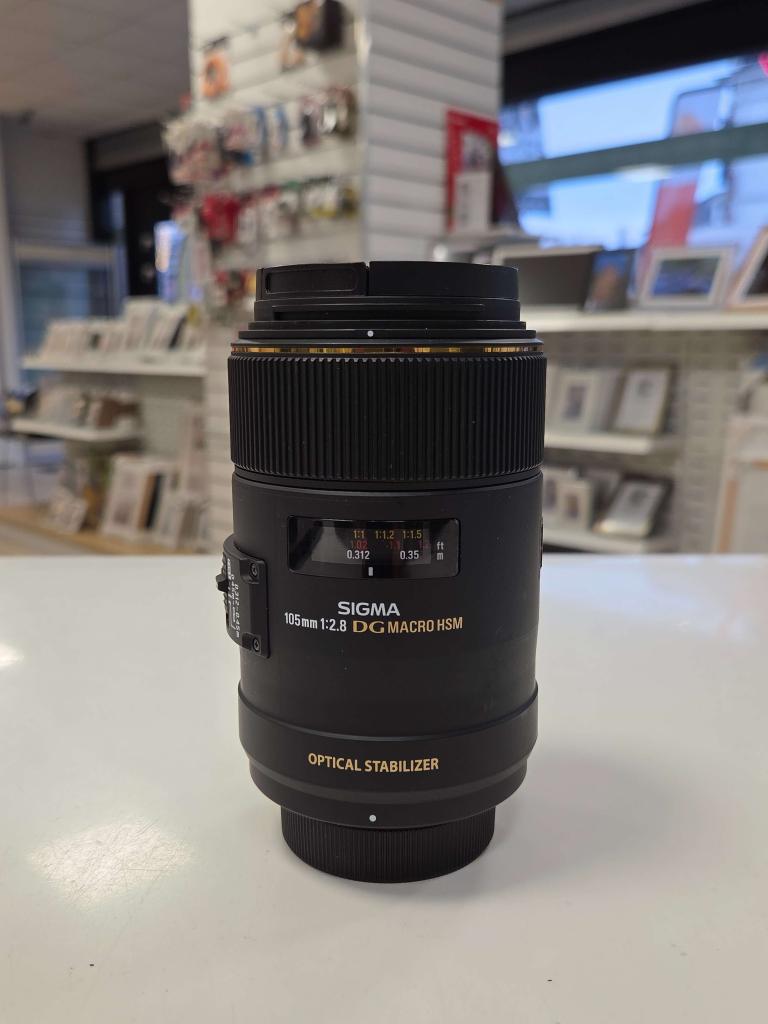 Sigma 105mm f/2.8 Nikon F (Heerenveen), Niet ingevuld, Niet ingevuld, Ophalen of Verzenden, Macrolens