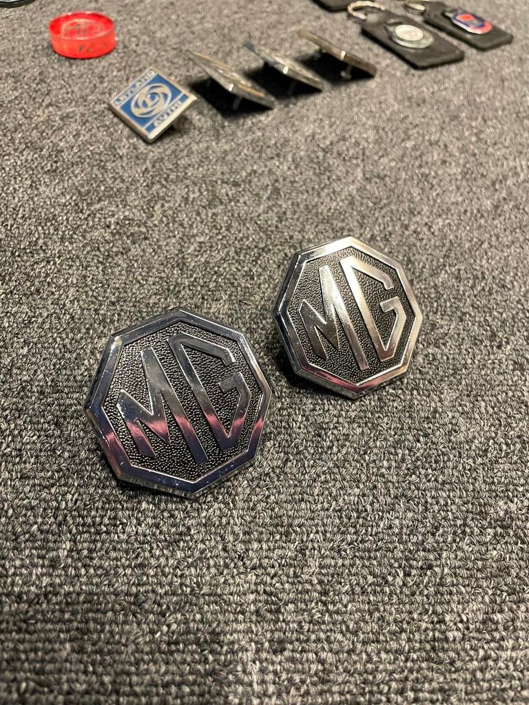 NOS MG B GT Midget stalen verchroomde emblemen, Ophalen of Verzenden, Zo goed als nieuw