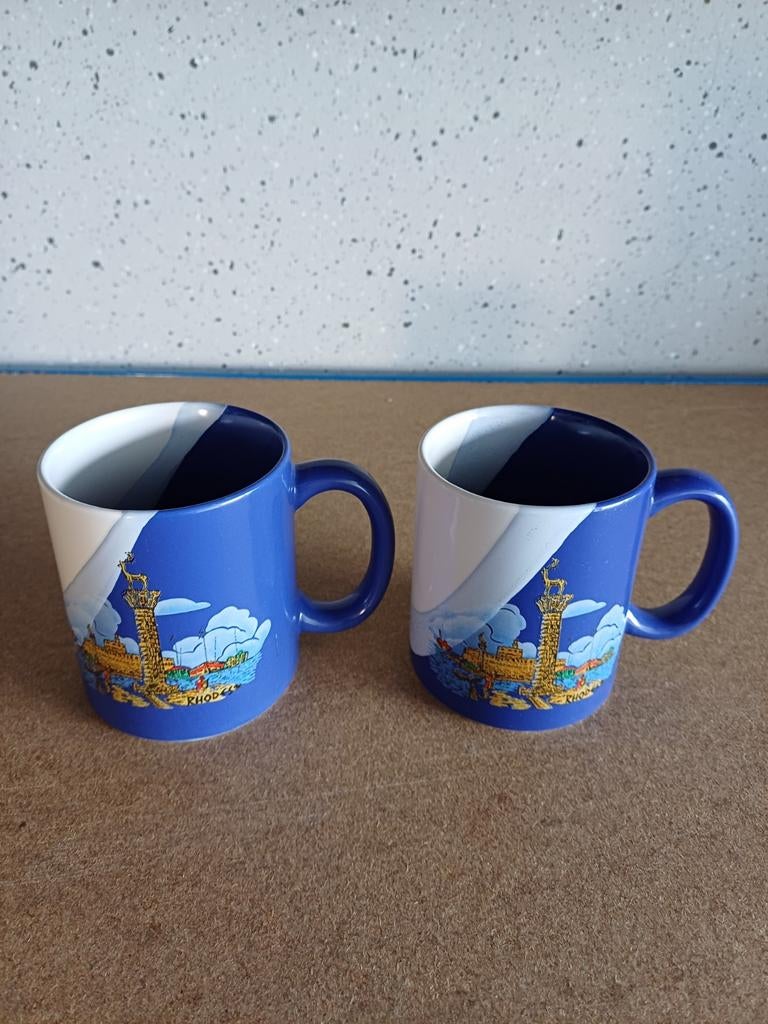 2 mokken Rhodos - Griekenland souvenir, Huis en Inrichting, Keuken | Servies, Overige typen, Ophalen of Verzenden, Zo goed als nieuw