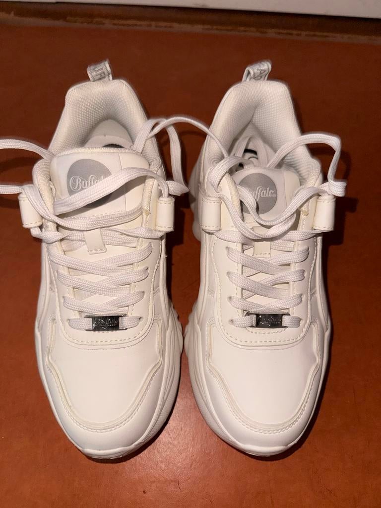 Buffalo sneakers (wit) maat 36, Ophalen of Verzenden, Zo goed als nieuw, Wit, Sneakers of Gympen