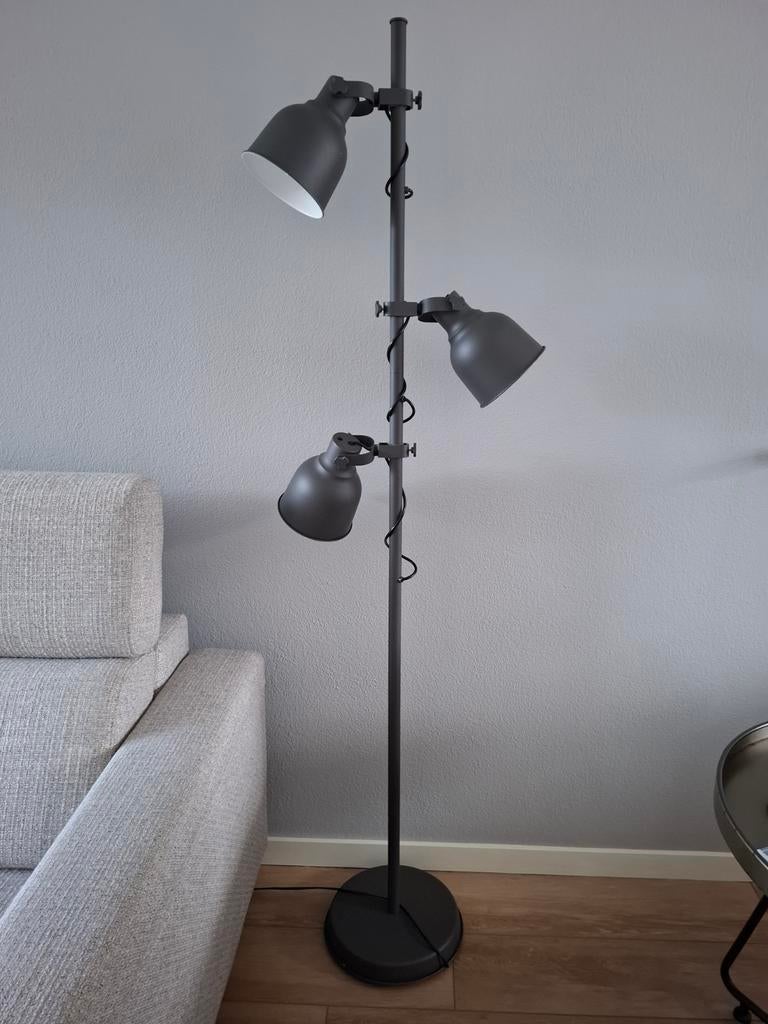 IKEA HEKTAR Vloerlamp met 3 spots, donkergrijs, Ophalen of Verzenden, Zo goed als nieuw, Metaal, 150 tot 200 cm