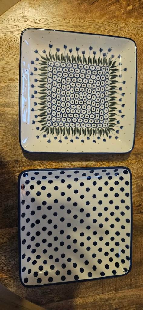 2 vierkante Bunzlau borden, Ophalen of Verzenden, Overige stijlen, Bord(en)