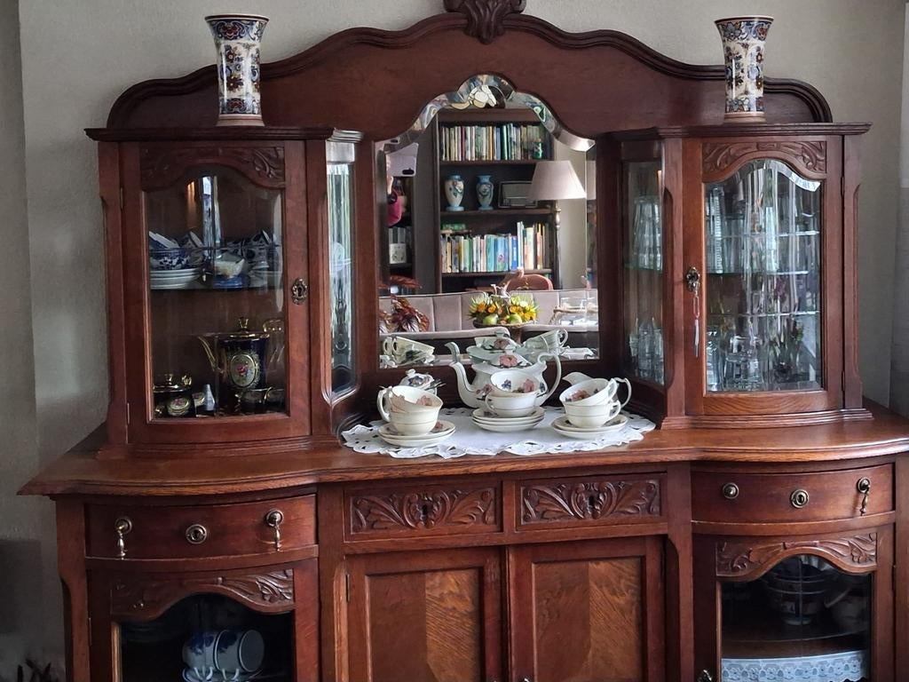 Mooie Oude Buffetkast met geslepen Glas zie beschrijving, Antiek en Kunst, Ophalen