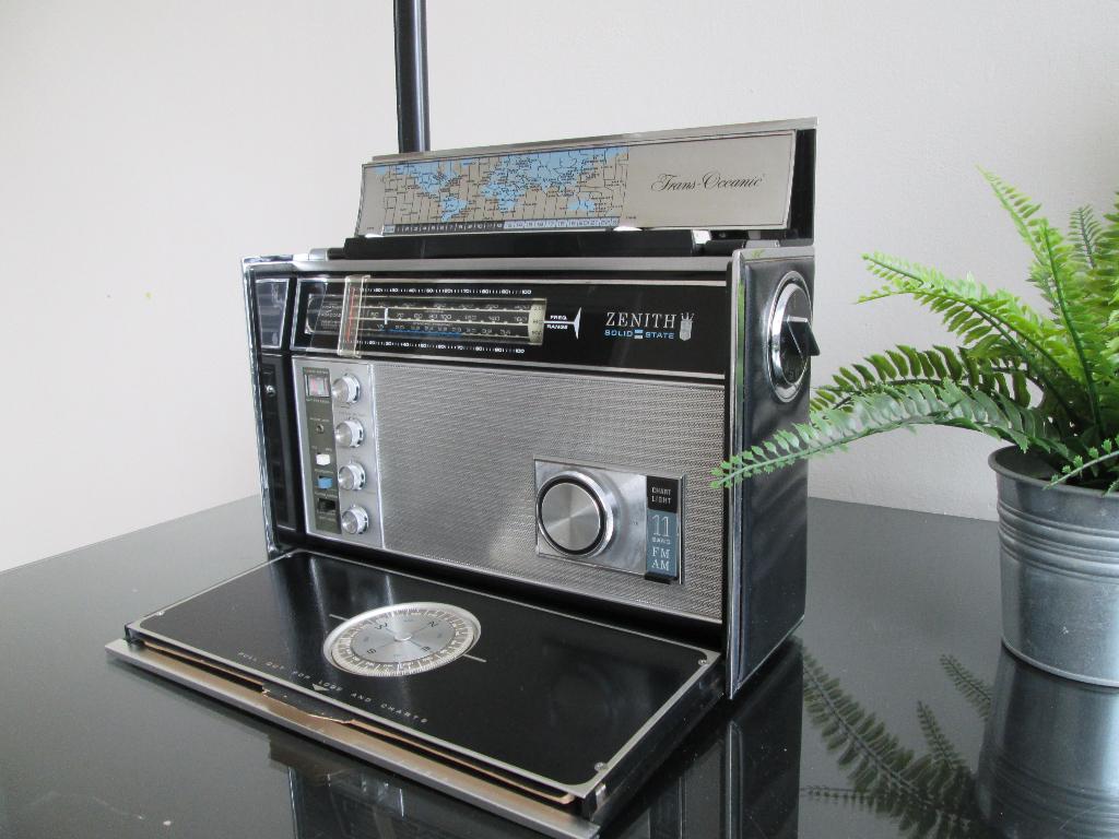 Zenith D7000Y TRANS OCEANIC, Audio, Tv en Foto, Radio's, Ophalen of Verzenden, Gebruikt, Wereldontvanger