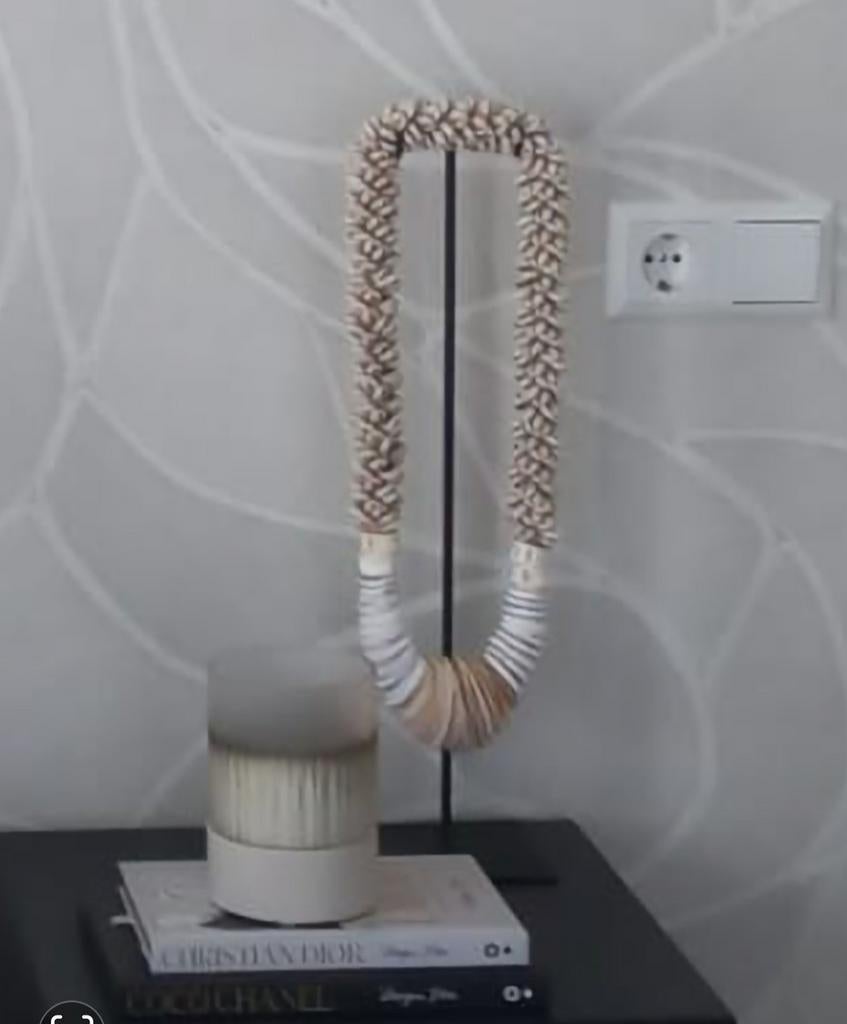 Schelpenketting op standaard, Ophalen of Verzenden