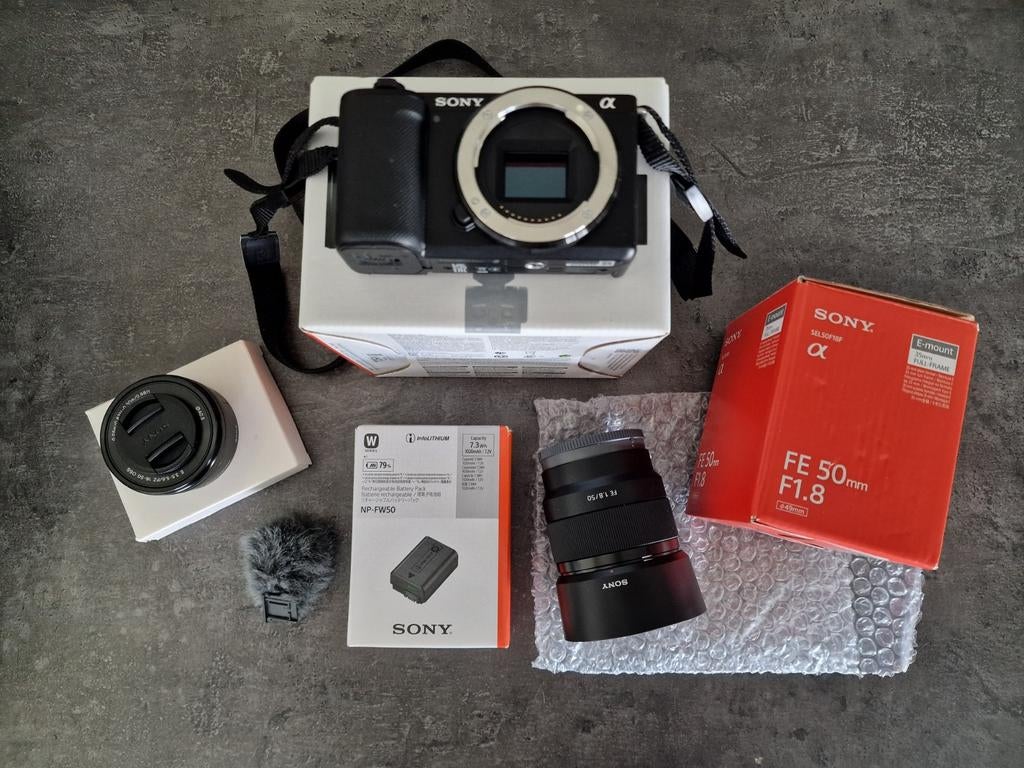 Sony ZV-E10 + 2 lenzen + accessoires (complete vlogkit/set), Ophalen of Verzenden, Zo goed als nieuw, Sony, 24 Megapixel