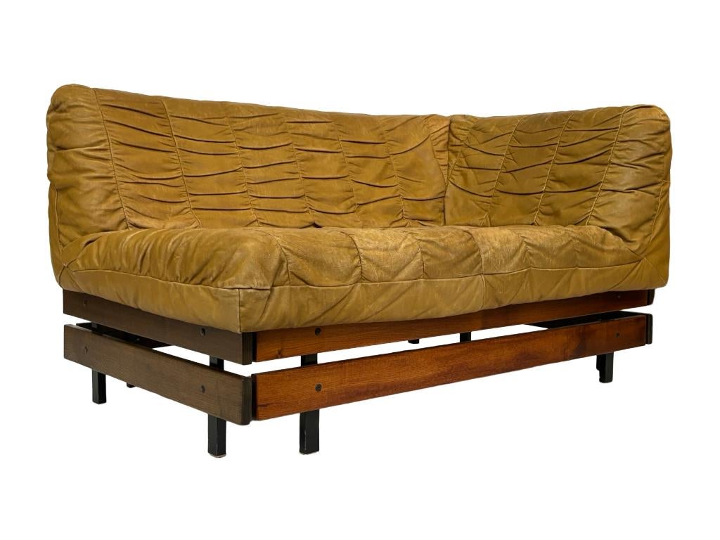 Vintage bankje cognac bruin, klein model slatted jaren 70, Ophalen, Tweepersoons, Zo goed als nieuw, Vintage sofa