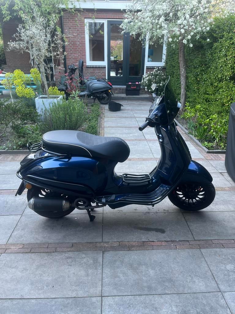 Vespa Sprint 2018 - Custom Audi Navarro Blue, Full Option, Ophalen, Gebruikt, Overige modellen, Maximaal 45 km/u