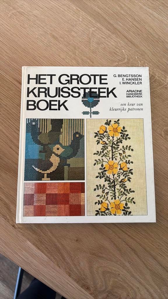 Ariadne: het grote kruissteek boek, Ophalen of Verzenden, Zo goed als nieuw, Overige onderwerpen