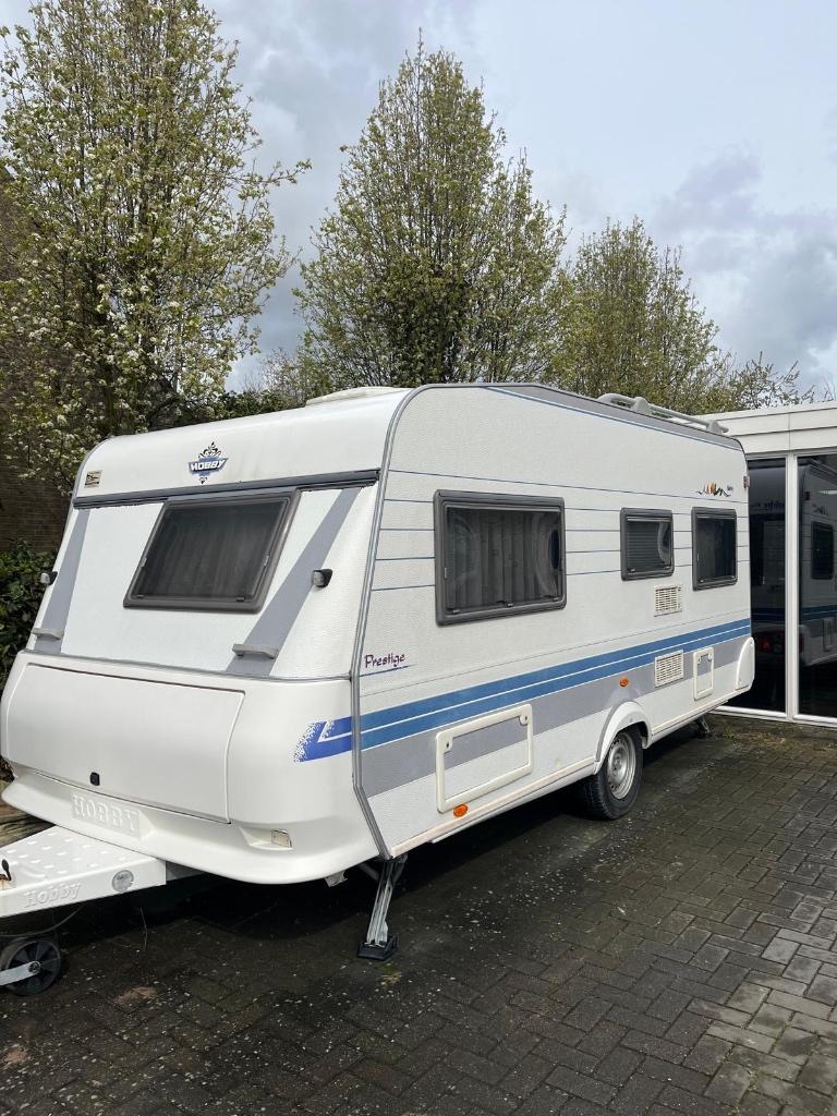 Hobby Prestige 30 caravan 460 Ufe, Omvormbare zithoek, Hobby, Kachel, Particulier