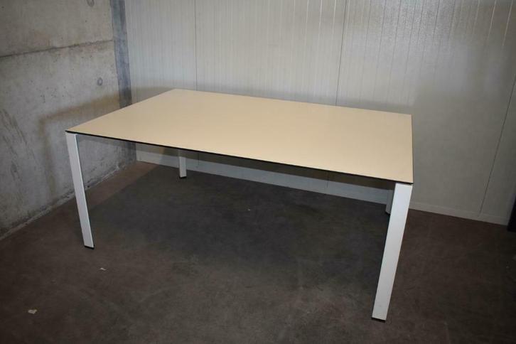 Ahrend 700 vergadertafel/conferentietafel, Niet ingevuld, 100 tot 150 cm, Overige materialen, Niet ingevuld