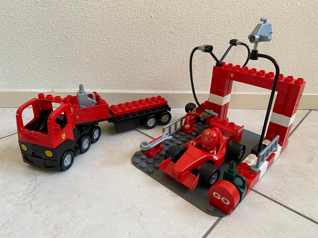Lego duplo ferrari race team set 4694 racewagen, Ophalen of Verzenden, Zo goed als nieuw, Duplo