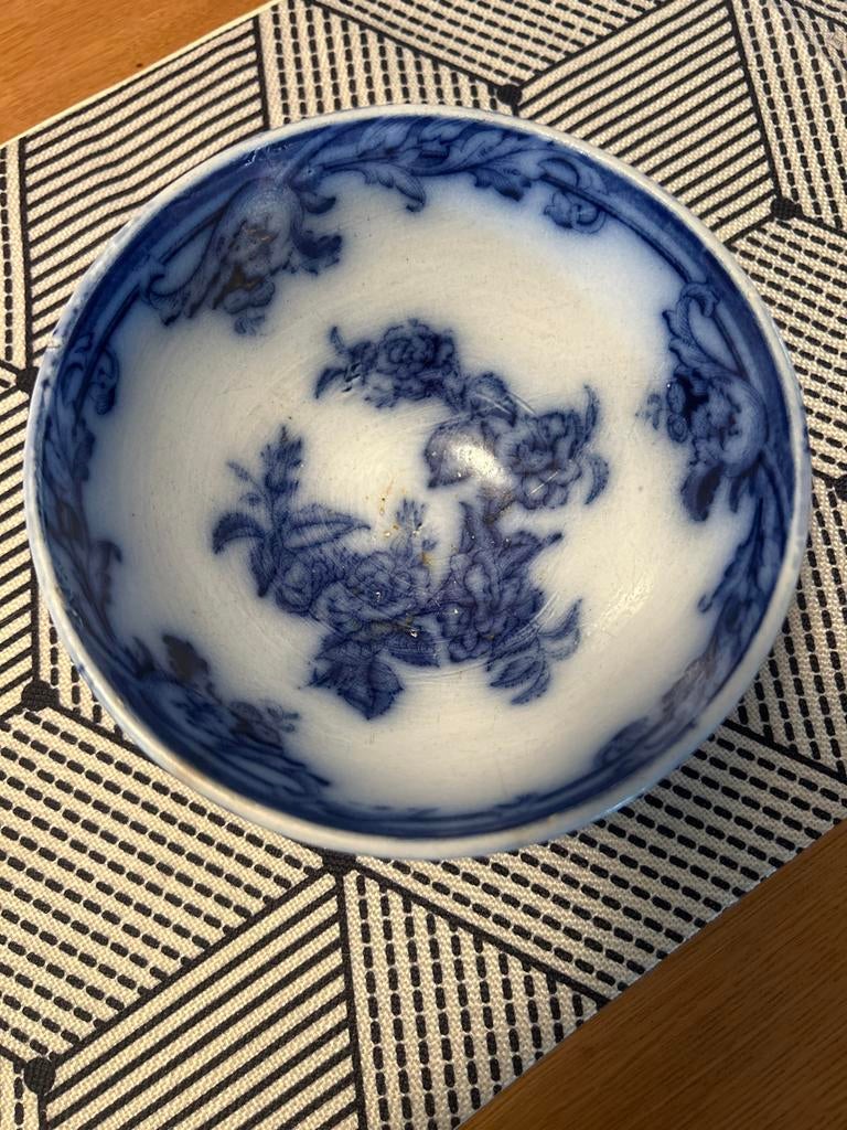 Antieke Petrus Regout Kom met Bloemmotief Aurorea, Ophalen of Verzenden