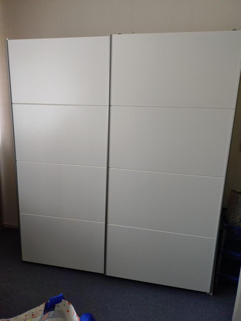 Witte kledingkast met schuifdeuren nu €75!, Ophalen, Gebruikt, Onbekend@voorbeeld.com, 200 cm of meer
