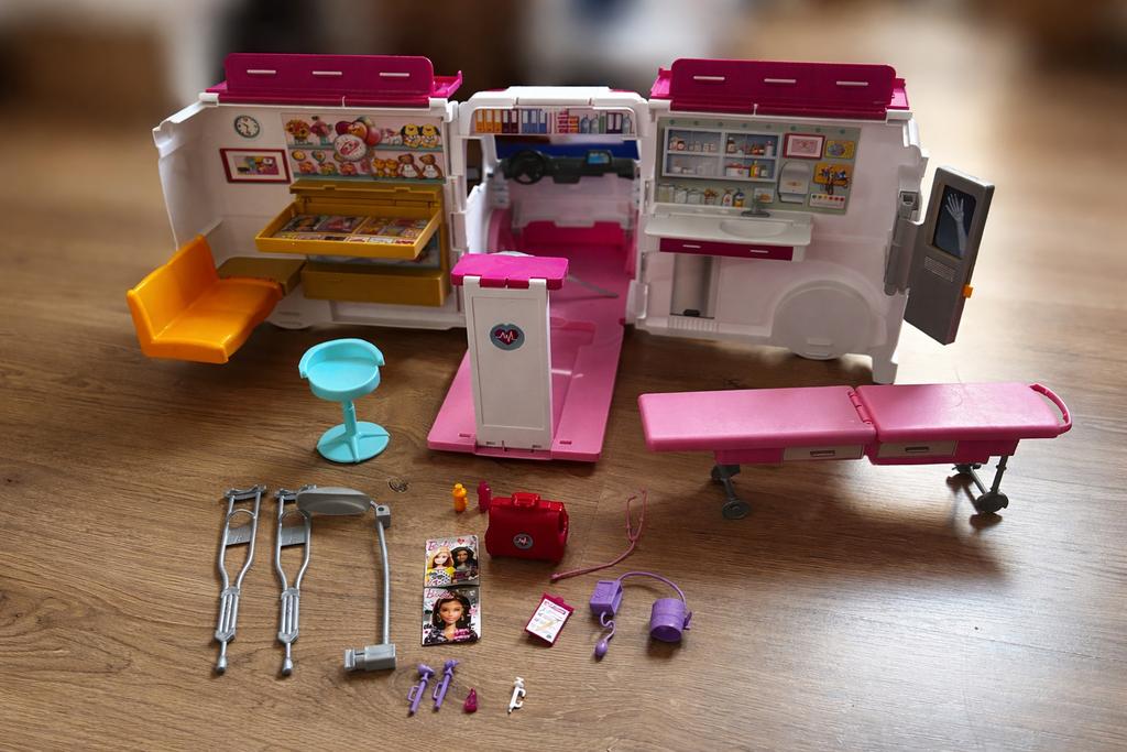 Barbie ambulance, Kinderen en Baby's, Speelgoed | Poppen, Ophalen of Verzenden, Gebruikt, Barbie