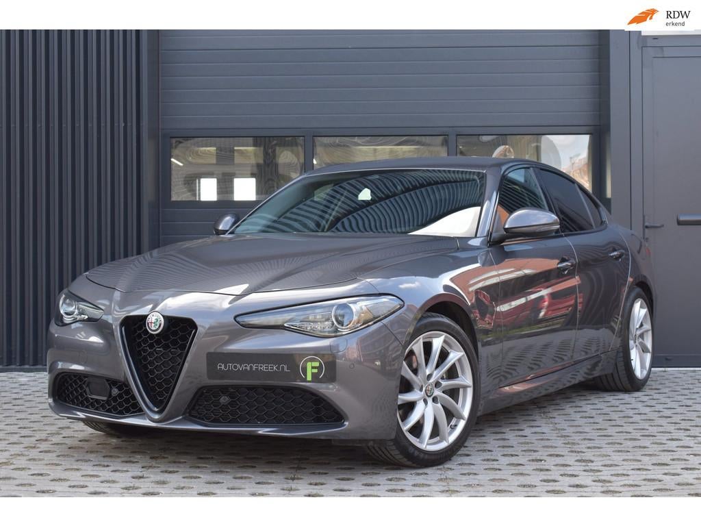 Alfa Romeo Giulia 2.0 Turbo Super | LEDER | NAVI | TEL | XEN, Automaat, 745 kg, Achterwielaandrijving, 1404 kg