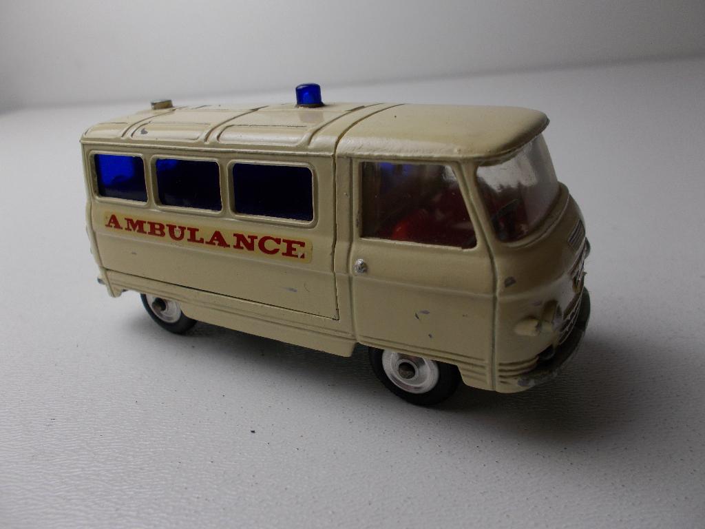 1964 Corgi Toys 463 COMMER 3/4 TON CHASSIS AMBULANCE I.g.st., Ophalen of Verzenden, Gebruikt, Bus of Vrachtwagen, Corgi