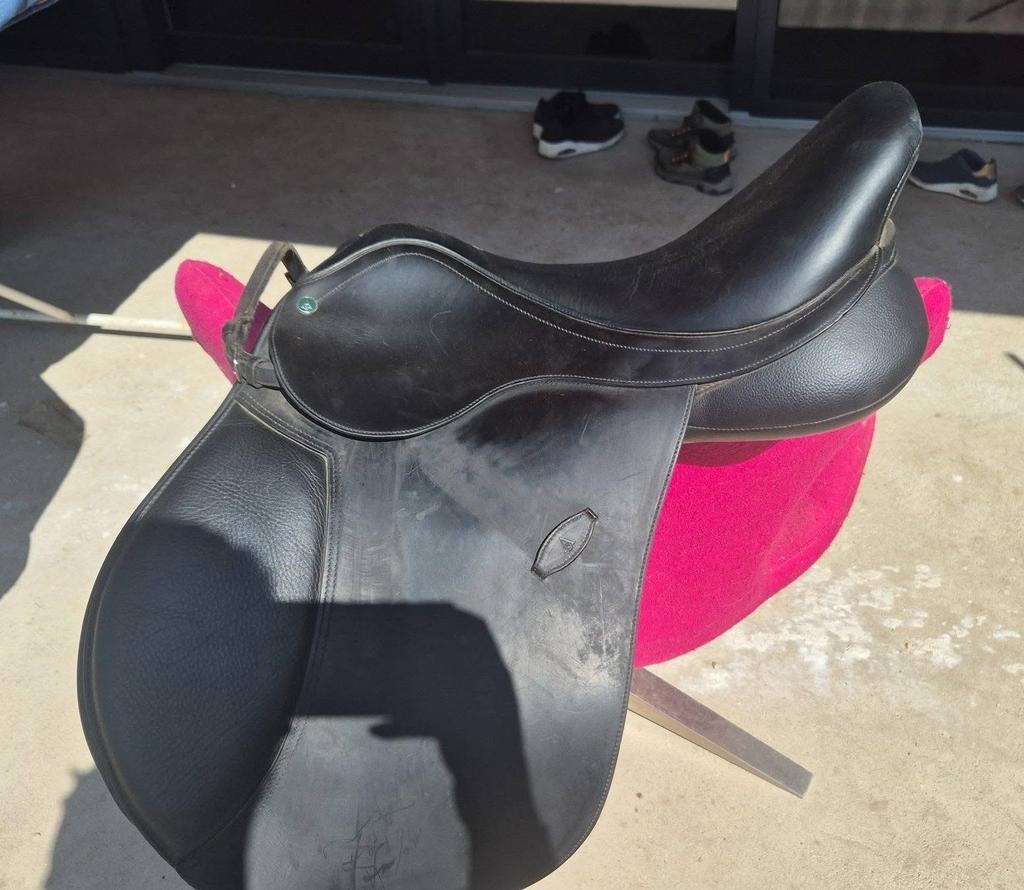 Arena veelzijdigheids zadel, Dieren en Toebehoren, Paarden en Pony's | Zadels, Ophalen of Verzenden, Zo goed als nieuw, Overige soorten