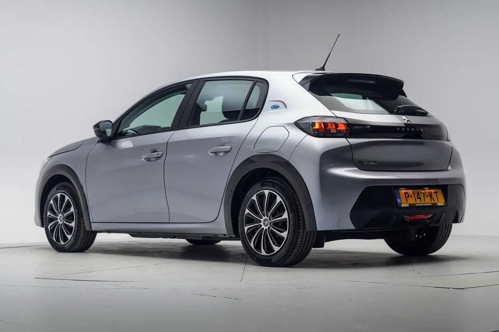 Peugeot e-208 EV Active 50 kWh 3-Fase [ Navigatie Stoelverwa, Gebruikt, Origineel Nederlands, Zilver of Grijs, 1430 kg