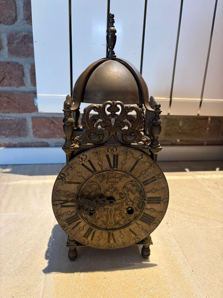 Messing lantaarnklok memento mori gravure – replica, Ophalen