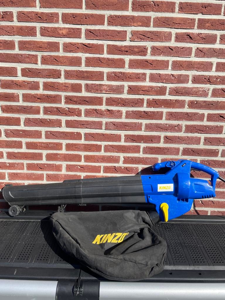 Kinzo Bladblazer met Zuigfunctie en Opvangzak, Ophalen, Gebruikt, Handgedragen, Met opvangzak
