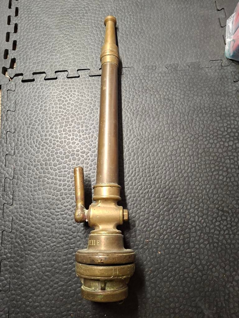 Antieke straalpijp van Bronse en messing, Ophalen