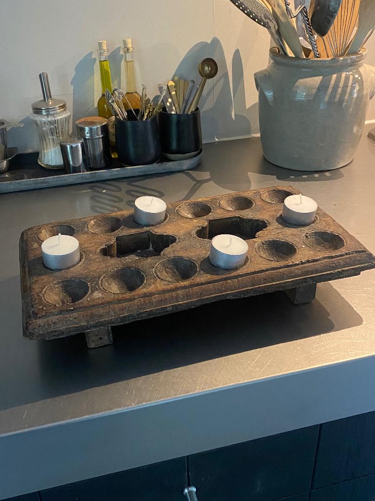 Houten Balinese waxinehouder, Ophalen