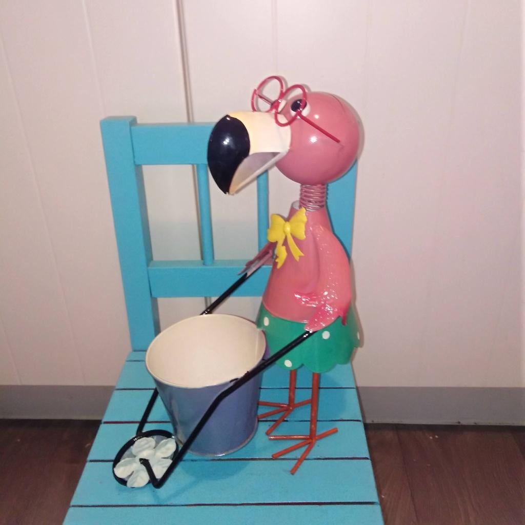 Metalen flamingo met kruiwagen en plantenbakje, Tuin en Terras, Ophalen of Verzenden, Zo goed als nieuw, Balkon, Metaal